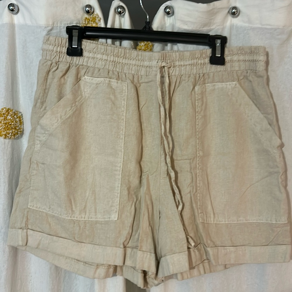 Vintage Threads Linen shorts khaki.